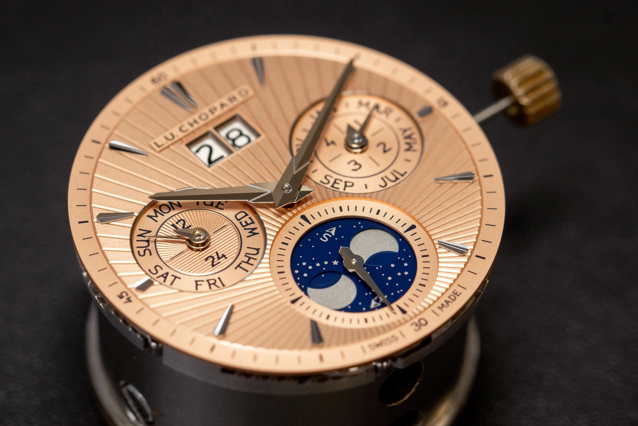 The hand-guilloché dial: a strong commitment to craftsmanship