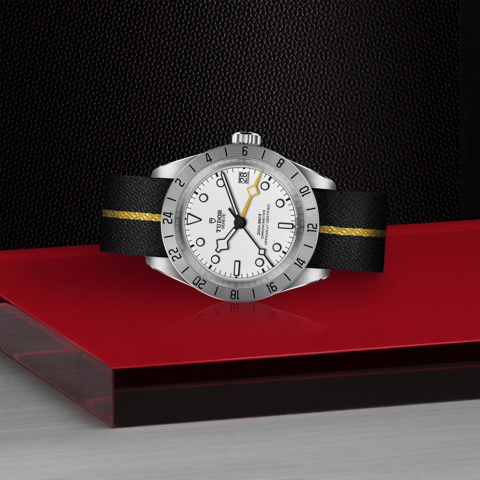 TUDOR碧湾专业型Black Bay Pro磨光及磨砂钢表壳，直径39毫米 - M79470-0005 at Cortina Watch Malaysia