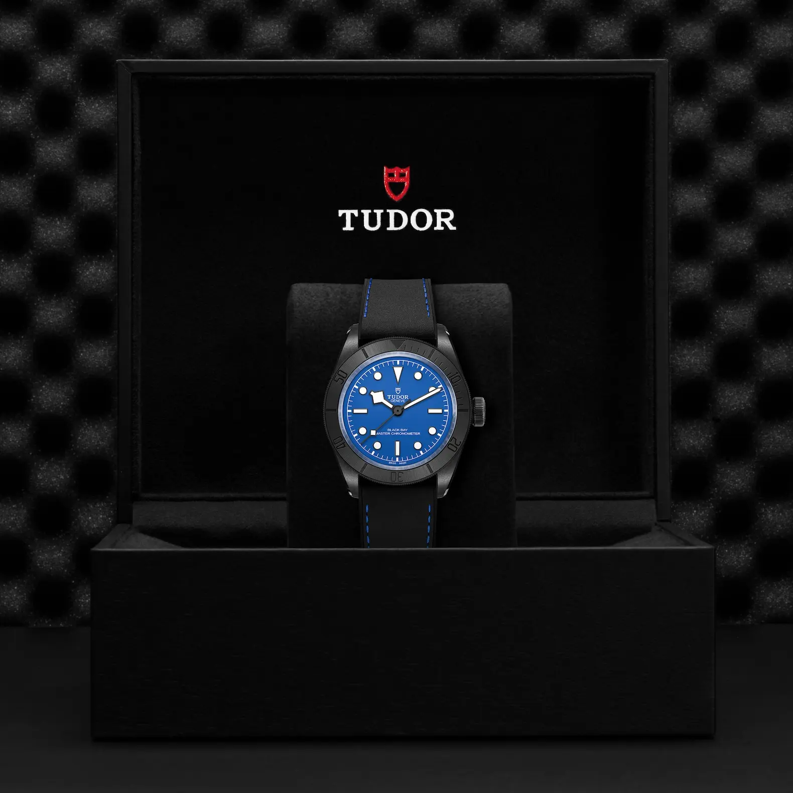 TUDORBlack BayBlack Bay41mm matt black ceramic case with micro-blasted finish and monobloc middle case Open case back in black-PVD-treated 316L steel with sapphire crystal - M79210CNU-0007 at Cortina Watch Thailand
