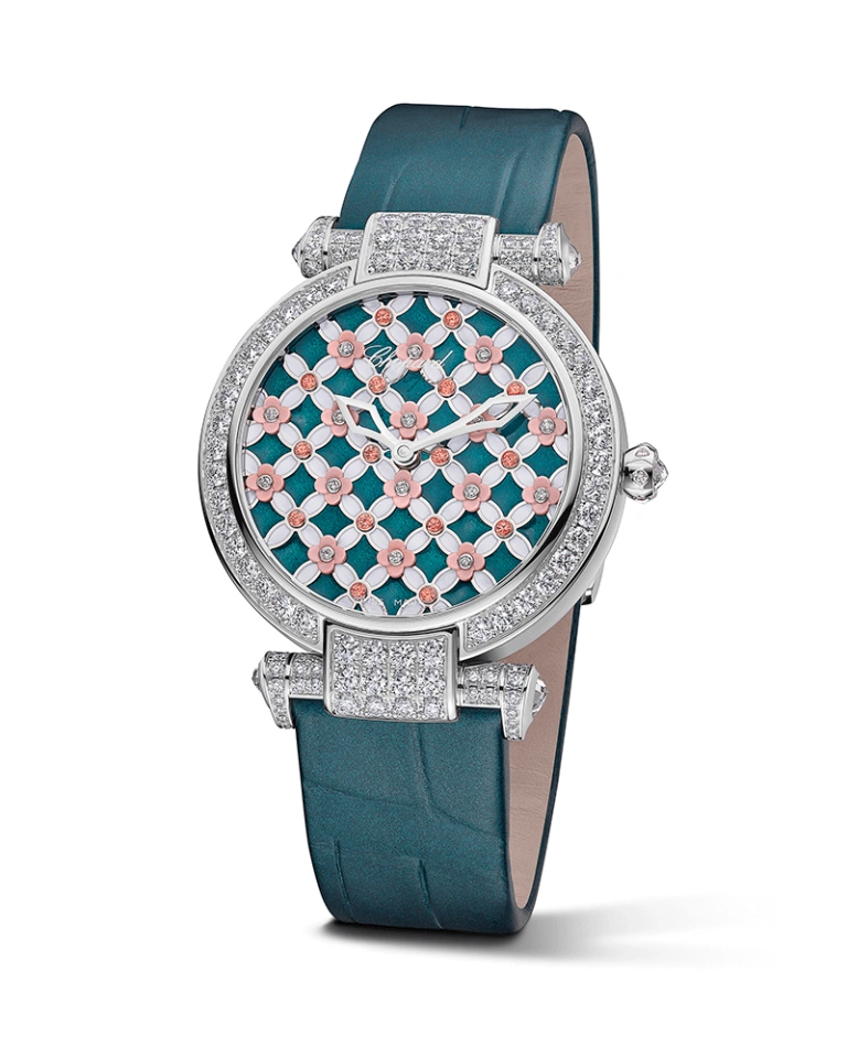Mother-of-pearl and enamel light up the IMPERIALE aesthetic codes
