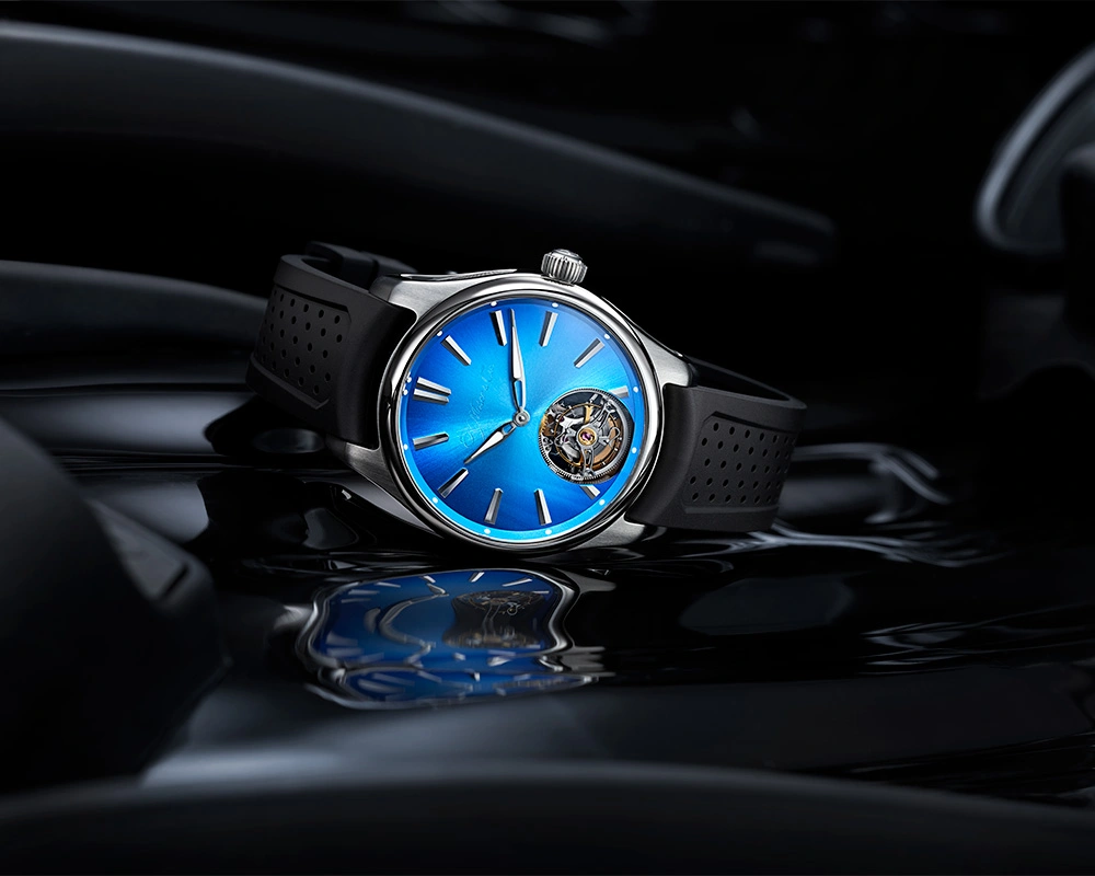 Tourbillon - Moser & Cie. Pioneer Tourbillon Arctic Blue