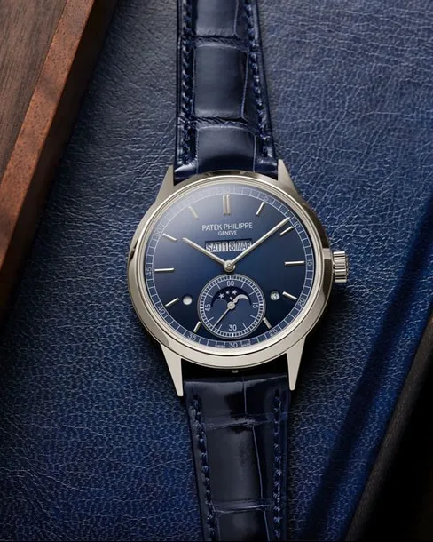 In-Line Perpetual Calendar - Cortina Watch Thailand