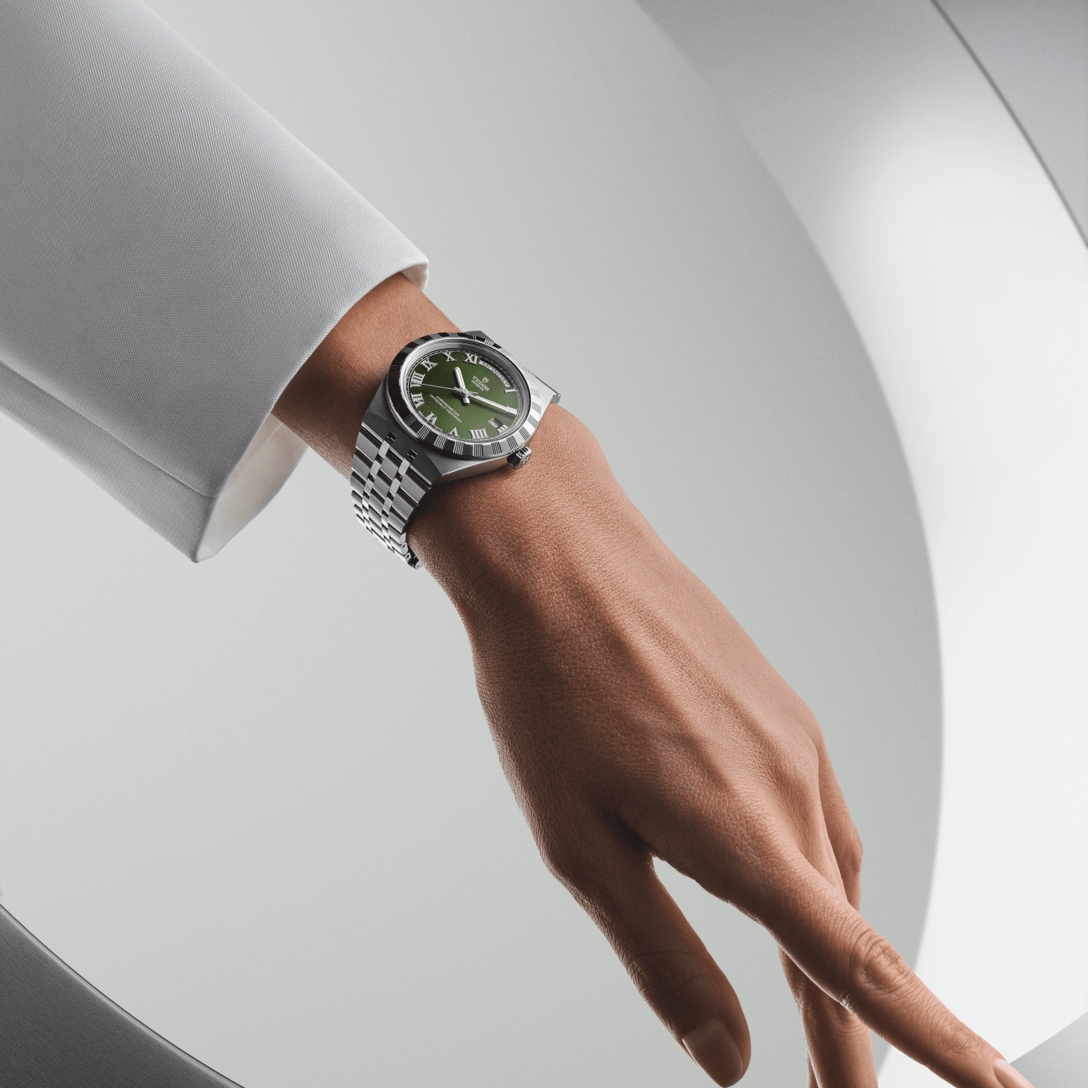TUDORTUDOR RoyalTUDOR Royal40mm stainless steel case with polished and satin finish - M2840D1A0-0003 at Cortina Watch Thailand