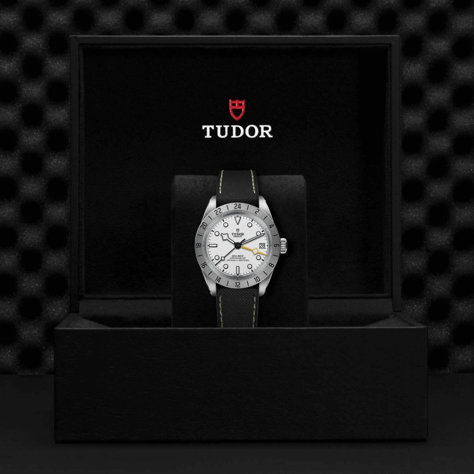 TUDORBlack Bay ProBlack Bay Pro39mm steel case with polished and satin finish - M79470-0006 at Cortina Watch Thailand