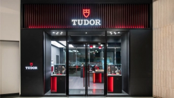 our-tudor-boutique-mobile