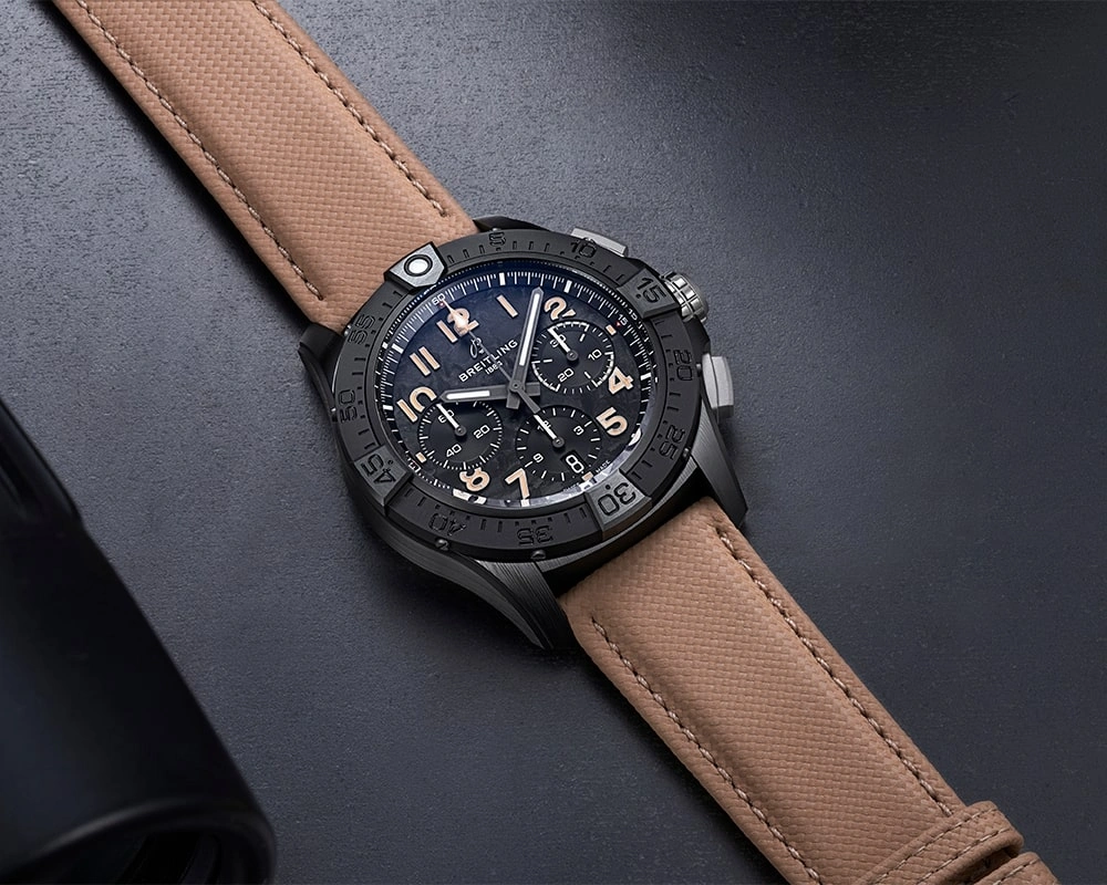 全新复仇者B01计时腕表42夜间任务版沙色款和松石绿款