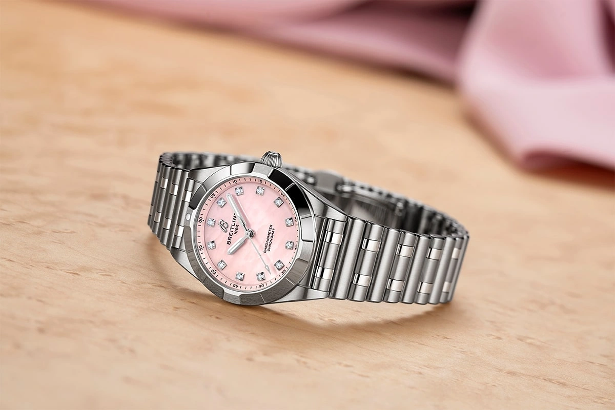 百年灵(Breitling)最新机械计时腕表直径28毫米，是该系列迄今为止尺寸最小的表款 - Cortina Watch Singapore