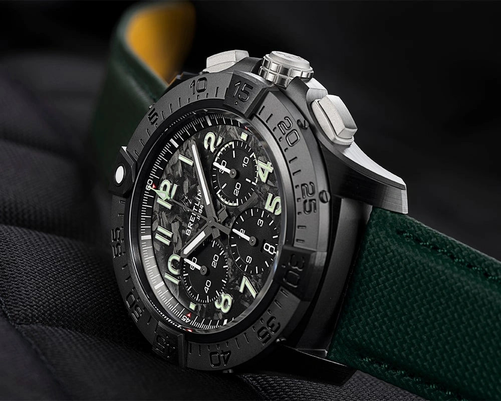 全新超级复仇者B01计时腕表46夜间任务版绿色款