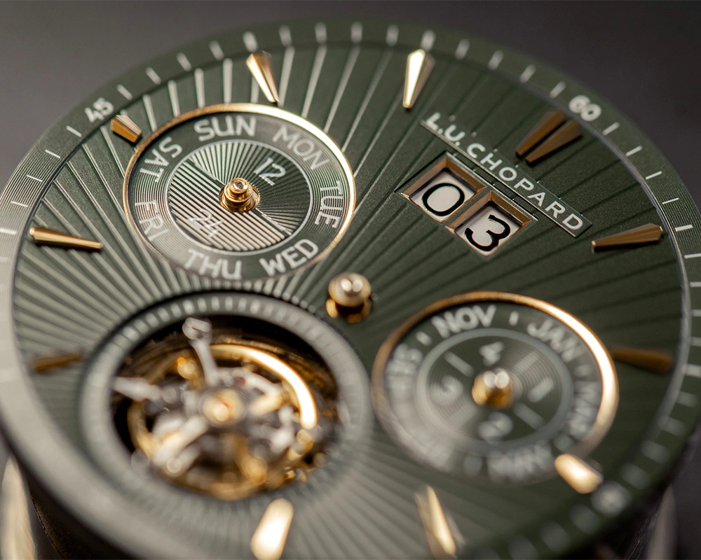 The hand-guilloché dial: a strong commitment to craftsmanship