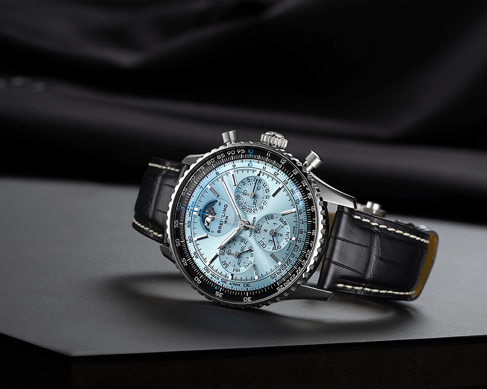 百年灵发布冰蓝色盘面的航空计时B19万年历计时腕表 (Navitimer B19 Perpetual Calendar Chronograph) - Cortina Watch Singapore