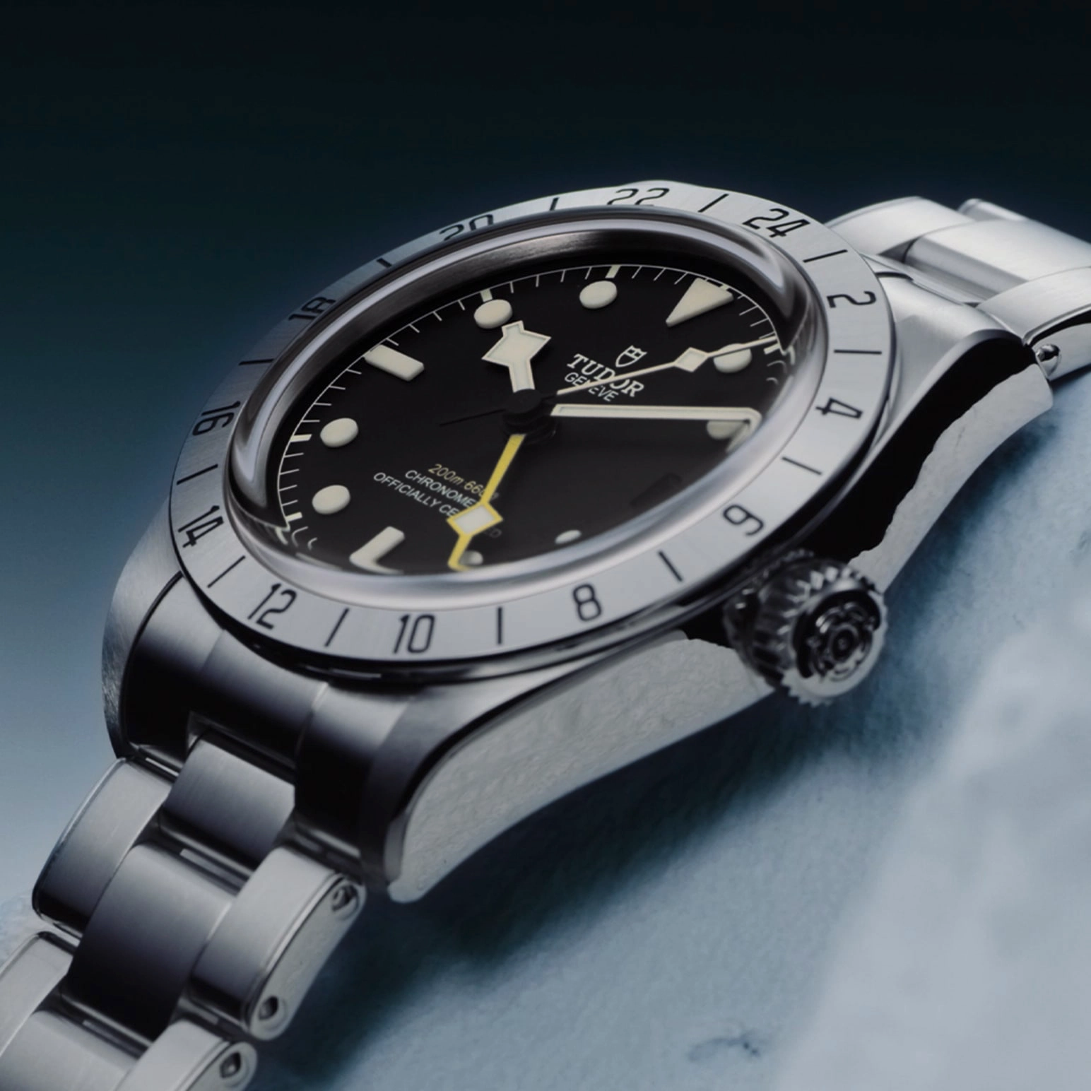 TUDOR碧湾专业型Black Bay Pro磨光及磨砂钢表壳，直径39毫米 - M79470-0001 at Cortina Watch Singapore